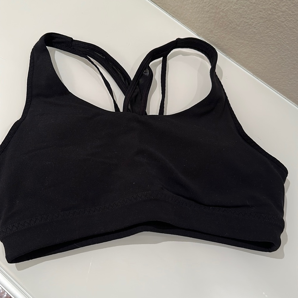 Black sports bra. Good coverage. Athleta